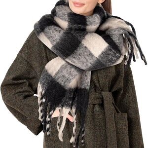 Blanket scarf black and Cream Plaid Scarf